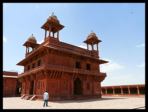 Diwan-I-Khas Fatehpur Sikri