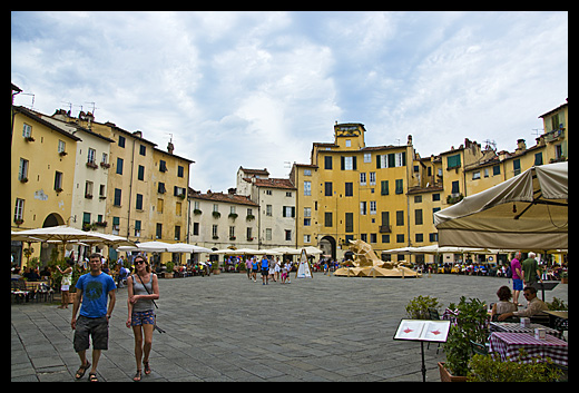 Place de l'amphitheatre Lucques